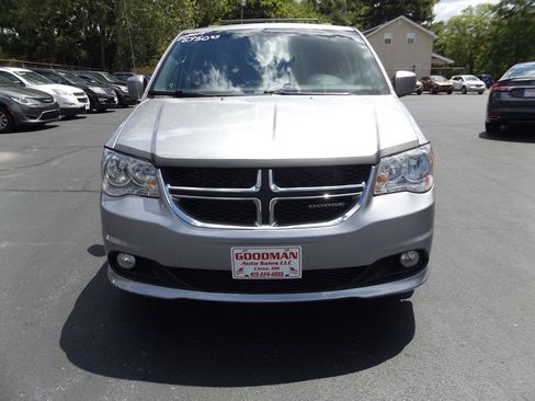 Used 2017 Dodge Grand Caravan SXT FWD image 2