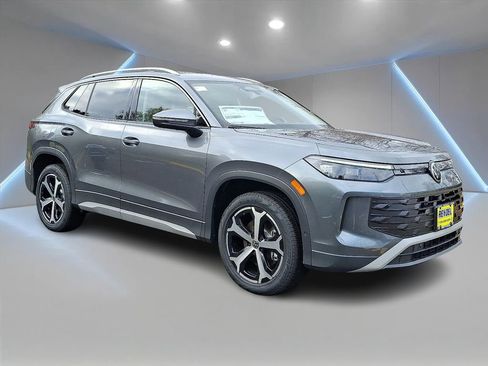 New 2026 Volkswagen Tiguan SE image 2