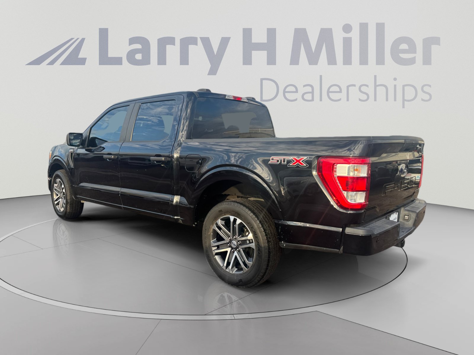 Used 2021 Ford F150 XL w/ STX Appearance Package RWD image 2