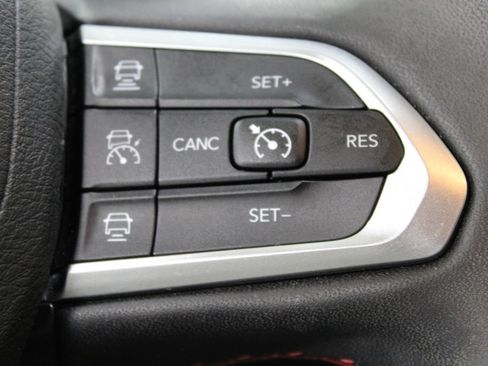 Used 2025 Jeep Compass Trailhawk AWD/4WD image 33