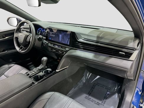 Used 2025 Toyota Camry LE FWD image 30