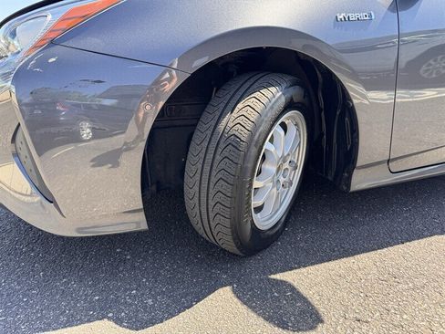 Used 2018 Toyota Prius Two w/ Prius Two Safety Plus Package FWD image 9