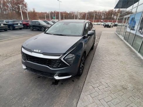 Used 2023 Kia Sportage EX image 3
