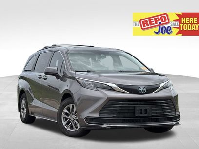 Used 2024 Toyota Sienna LE w/ LE Plus Package