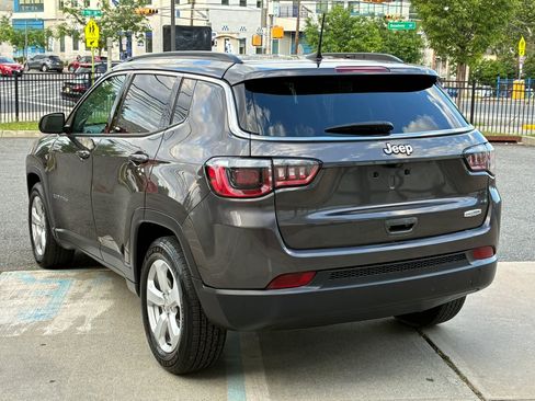 Used 2018 Jeep Compass Latitude w/ Popular Equipment Group FWD image 6