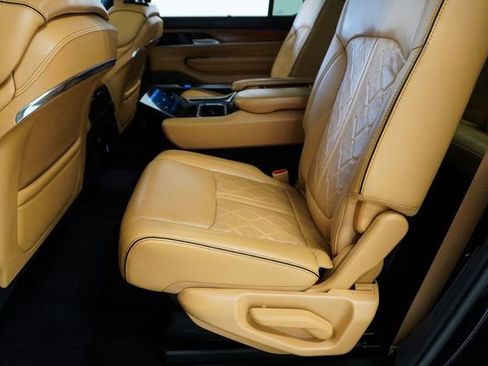 Used 2024 Jeep Grand Wagoneer Series III image 15