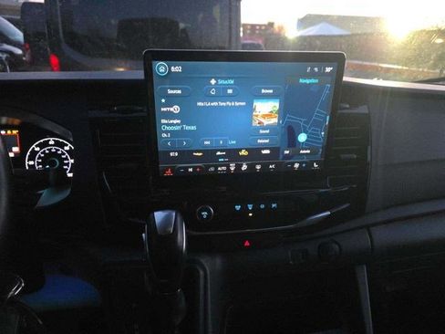 Used 2023 Ford Transit 350 XLT image 9