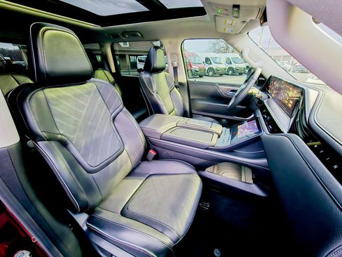 Used 2025 INFINITI QX80 Luxe image 39