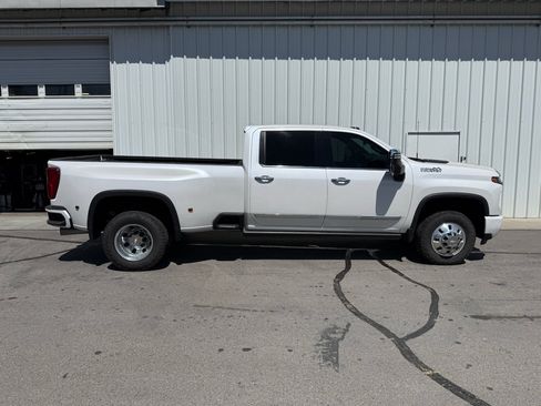 Used 2024 Chevrolet Silverado 3500 High Country w/ High Country Premium Package AWD/4WD image 3