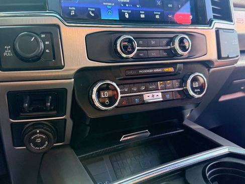 Used 2022 Ford F250 Platinum w/ FX4 Off-Road Package image 28