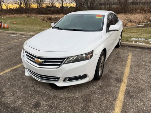 Used 2014 Chevrolet Impala LT w/ Convenience Package image 4