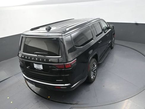 Used 2024 Jeep Wagoneer L Series II w/ Flexible Seating Group AWD/4WD image 17