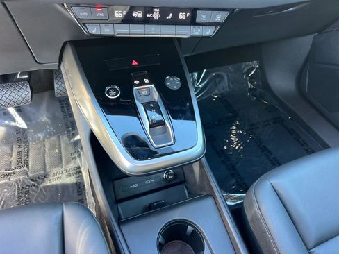 Used 2024 Audi Q4 e-tron Premium Plus image 33