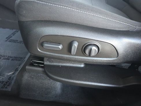 Used 2022 Chevrolet Traverse LT image 24