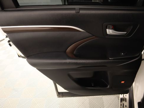 Used 2015 Toyota Highlander Limited image 18