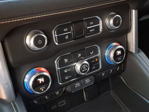 Used 2022 GMC Yukon XL SLT w/ SLT Premium Package image 23