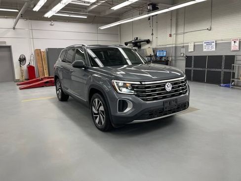 Used 2024 Volkswagen Atlas SEL AWD/4WD image 5