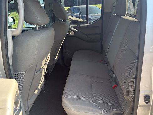 Used 2019 Nissan Frontier SV image 8