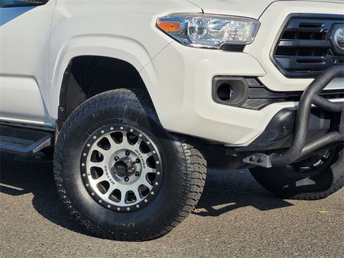 Certified 2018 Toyota Tacoma SR image 4