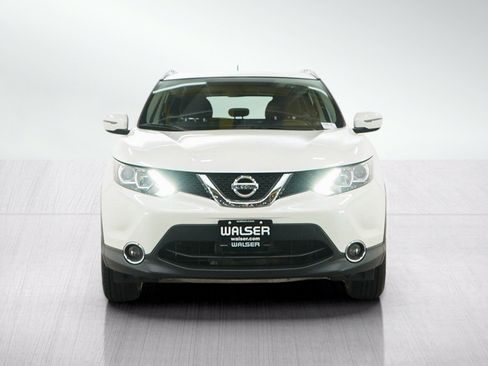 Used 2017 Nissan Rogue Sport SV w/ SV All-Weather Package AWD/4WD image 8