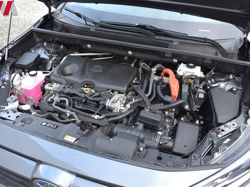 Used 2021 Toyota RAV4 XLE w/ Convenience Package image 32