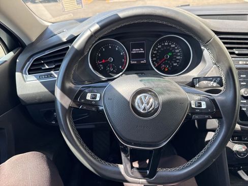 Used 2021 Volkswagen Tiguan SE FWD image 9