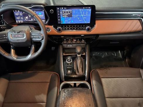 Used 2025 GMC Canyon AT4 w/ Technology Plus Package image 15