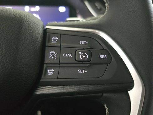 Used 2023 Jeep Grand Cherokee Altitude AWD/4WD image 20