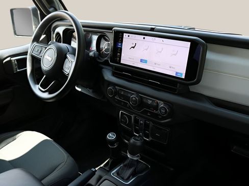 Used 2024 Jeep Gladiator Sport AWD/4WD image 18