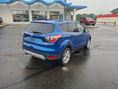 Used 2017 Ford Escape SE w/ SE Leather Comfort Package FWD image 5