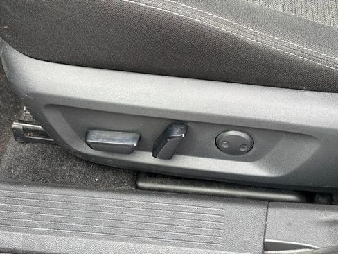 Used 2022 Nissan Rogue SV image 19