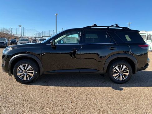 New 2026 Nissan Pathfinder SL image 3