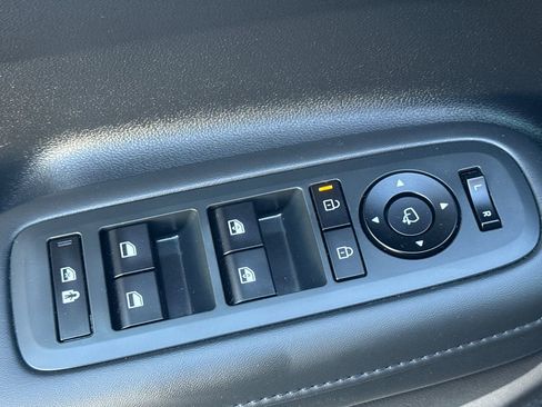 Used 2025 Hyundai Santa Fe Limited image 12