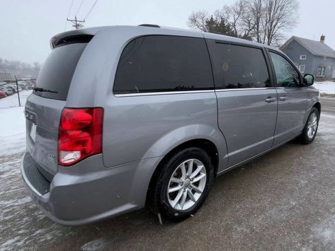 Used 2019 Dodge Grand Caravan SXT image 5