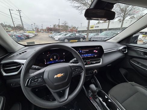 Used 2025 Chevrolet TrailBlazer LT image 33