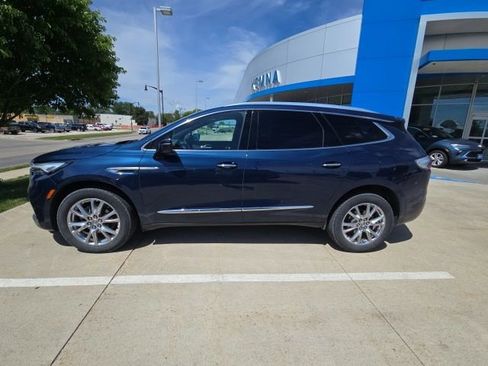 Used 2024 Buick Enclave Premium AWD/4WD image 3