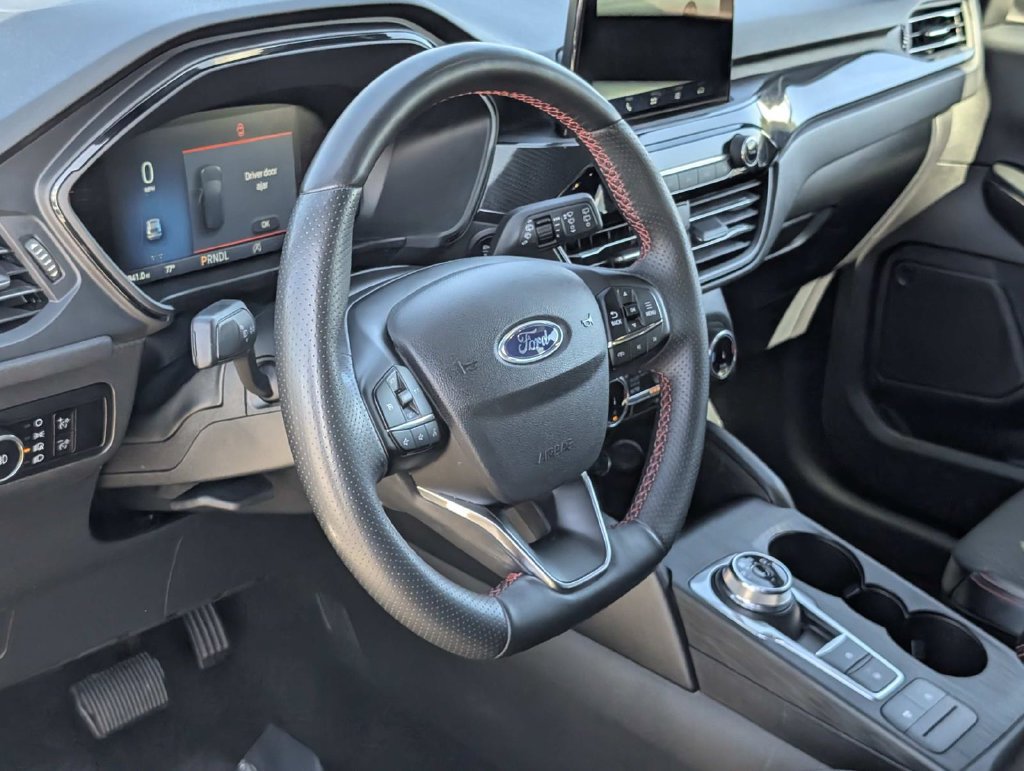 Used 2025 Ford Escape ST-Line Select AWD/4WD image 14