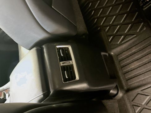 Used 2018 Lexus RX 350L w/ Premium Package image 28