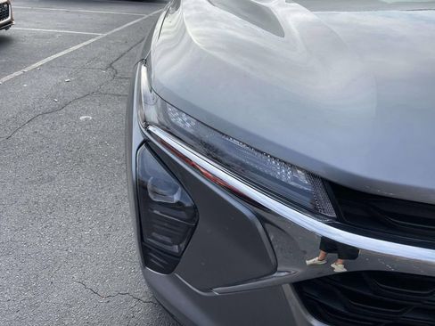 Used 2025 Chevrolet Trax LS w/ LS Convenience Package image 17