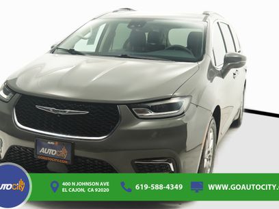 Used 2022 Chrysler Pacifica Touring-L
