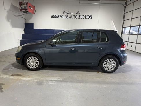 Used 2010 Volkswagen Golf 4-Door image 1