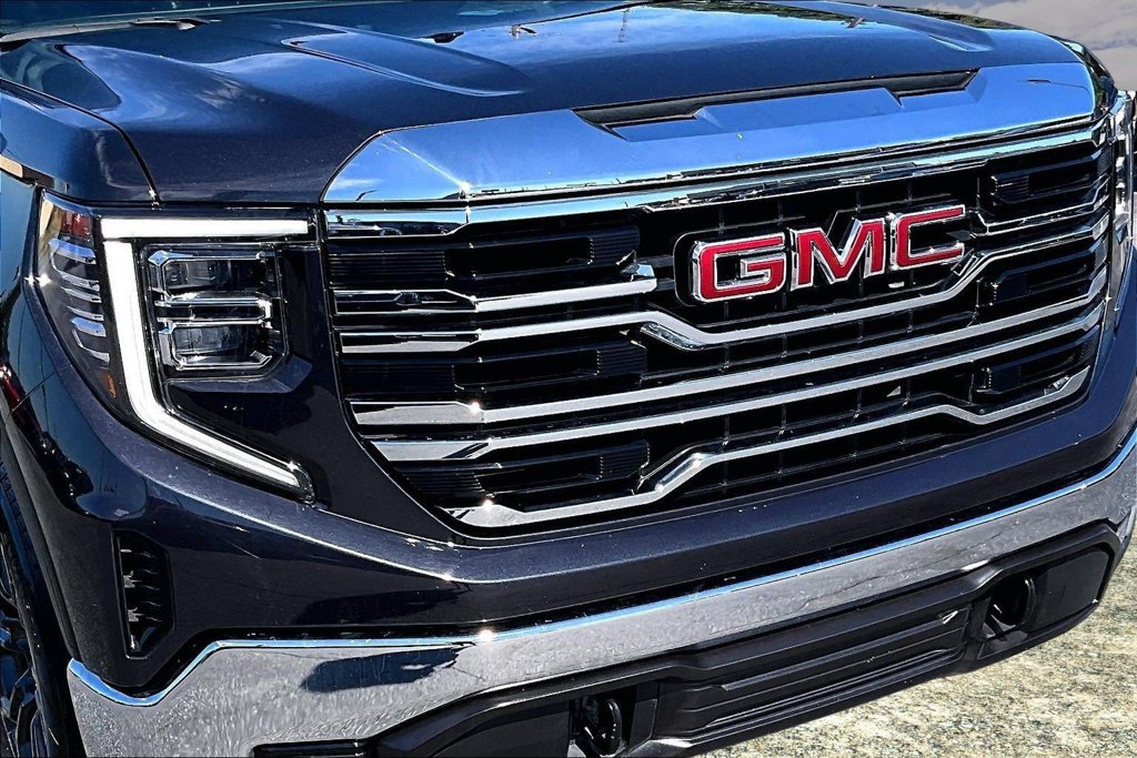 Used 2025 GMC Sierra 1500 SLT RWD image 34
