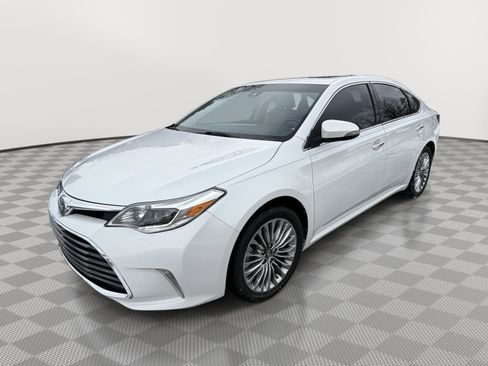 Used 2018 Toyota Avalon Limited image 5