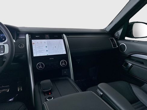 Used 2024 Land Rover Discovery Dynamic SE image 21
