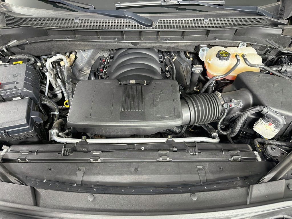Used 2024 Chevrolet Suburban LT w/ LT Signature Plus Package AWD/4WD image 32