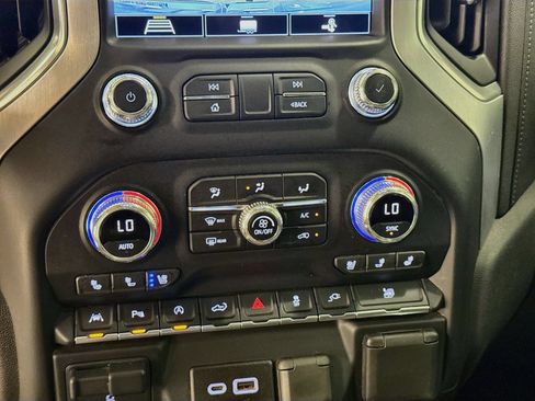 Used 2020 GMC Sierra 1500 SLT w/ SLT Premium Plus Package AWD/4WD image 16