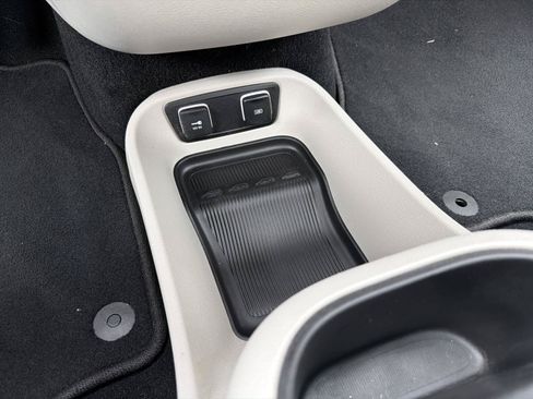 Used 2020 Chrysler Pacifica Limited w/ Advanced Safetytec Group FWD image 31