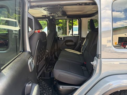 Used 2022 Jeep Wrangler Unlimited Rubicon 4xe w/ Cold Weather Group AWD/4WD image 48
