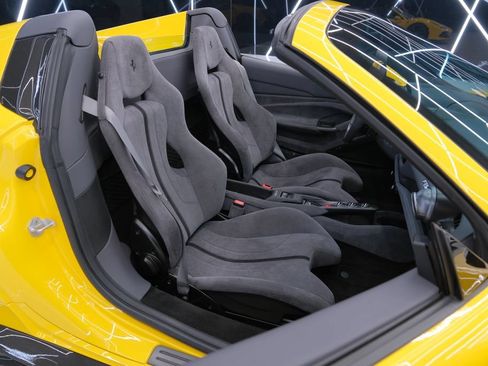 Used 2021 Ferrari F8 Tributo RWD image 22