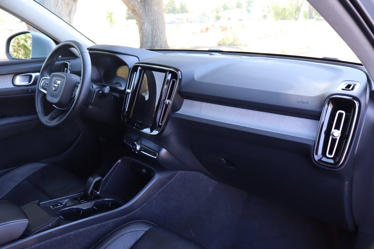 Used 2024 Volvo XC40 B5 Core w/ Protection Package Premier AWD/4WD image 17
